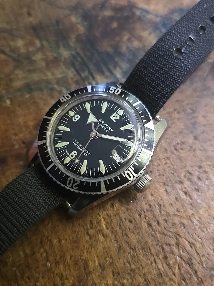 36mm Saxony Allsport Diver Mechanical Wristwatch Foto 2 de 4