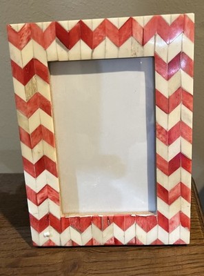 Mosaic Chevron Pattern Bone Inlay Red/White Picture Frame photo Size  4x6 NWT