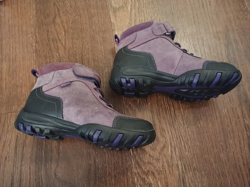 Clarks Púrpura Negro Mucker Niña Granero Botines Talla 12.5 Ancho Gancho Lazo Gamuza Foto 3 de 4