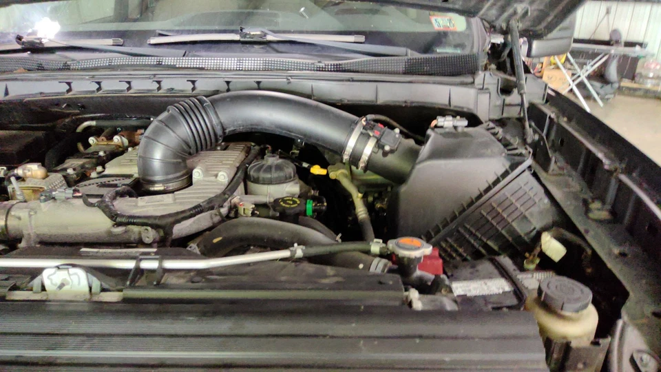 Conjunto de caja de filtro de admisión de filtro de aire Nissan Titan XD 16-19 (5,0 L Cummins diésel) Foto 2 de 4