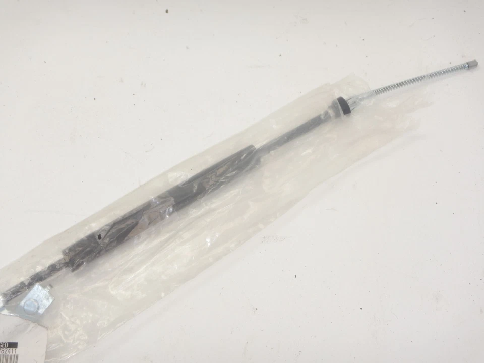 Кабель заднего стояночного тормоза Crown для Jeep Wrangler TJ 97-06 43 1/8 дюйма 52008362 - Изображение 3 из 4