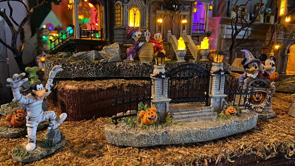 Disney Halloween Village 12 Piece Set 2022 NEW IN BOX | eBay Disney Halloween Village 12 Piece Set 2022 NEW IN BOX | eBay