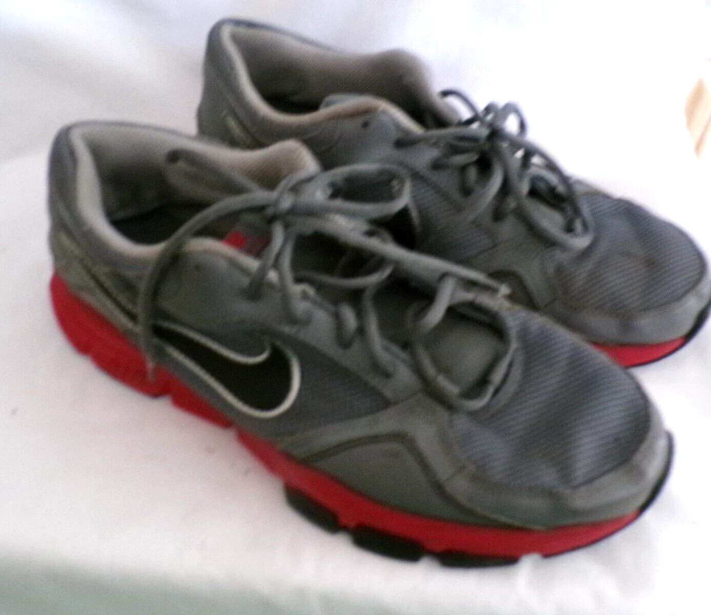 Sneakers da uomo NIKE taglia 11 grigie rosse #488004 005 NIKEFLEX Airflex Trainer in perfette condizioni