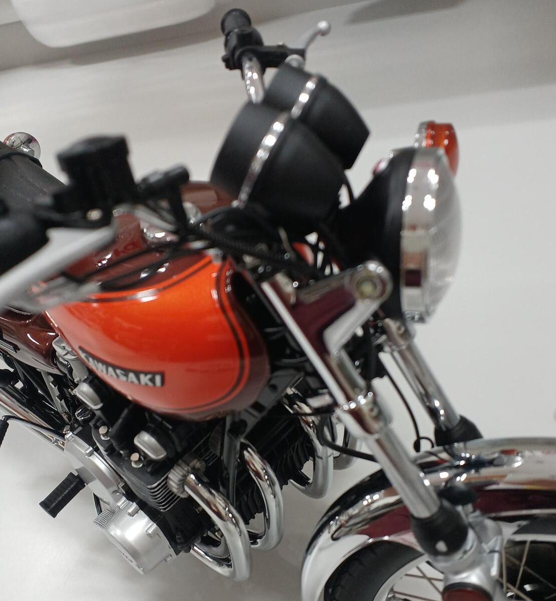 Autoart 1/6 Scale Kawasaki 750RS(Z2) Candy Brown x Orange Autoart 1/6 Scale Kawasaki 750RS(Z2) Candy Brown x Orange