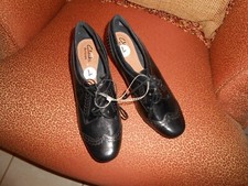 Clarks Artisan Black Shoe w Heel Size 7