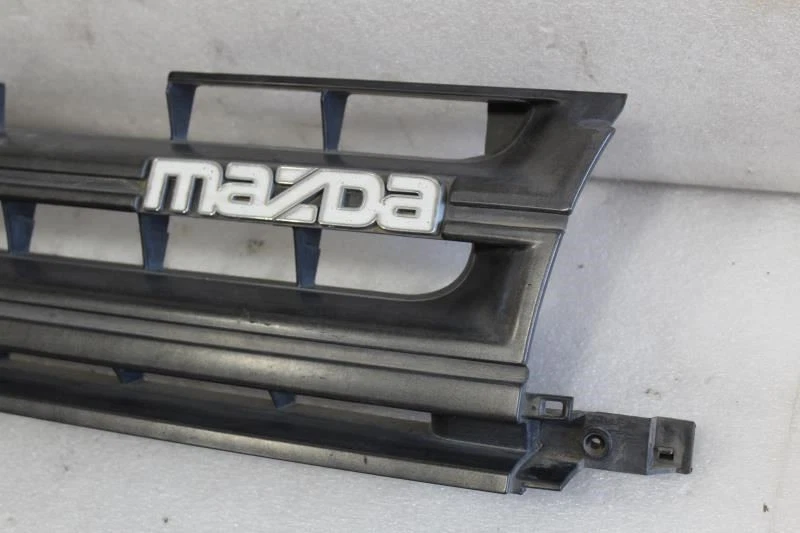 Mazda MPV 1992 furgoneta parrilla delantera Foto 2 de 4