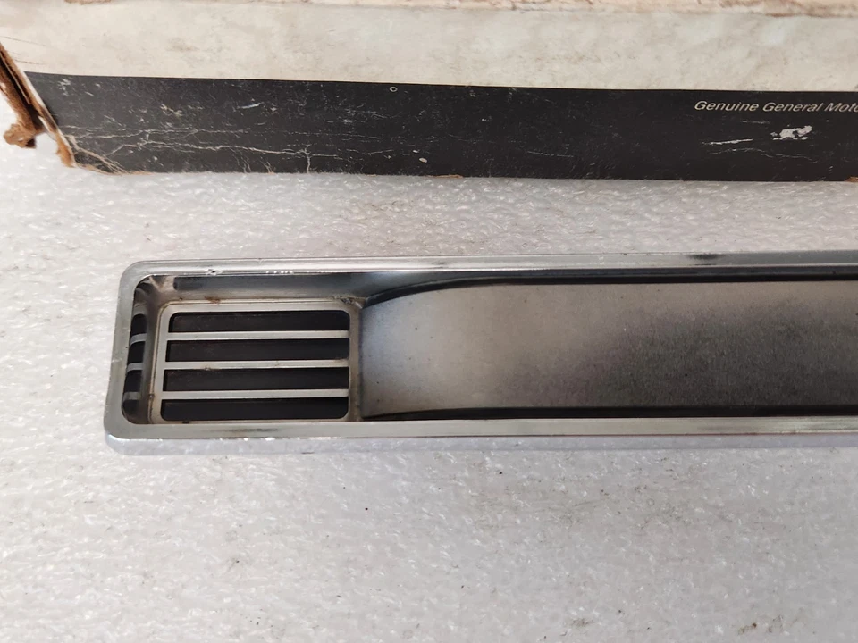 OEM GM 1973 1974 BUICK APOLLO GSX GUARDABARROS ADORNO CROMO MOLDURA PIEZA 1245451 USADO Foto 4 de 4