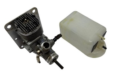 Gebrauchter Thunder Tiger Pro 46 Motor wird als Ersatzteilspender verkauft - Kraftstofftank inklusive