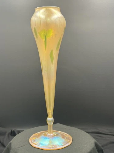 LC TIFFANY FAVRILE FLORIFORM TULIP VASE W/ LEAF & VINE DECORATION #5070D