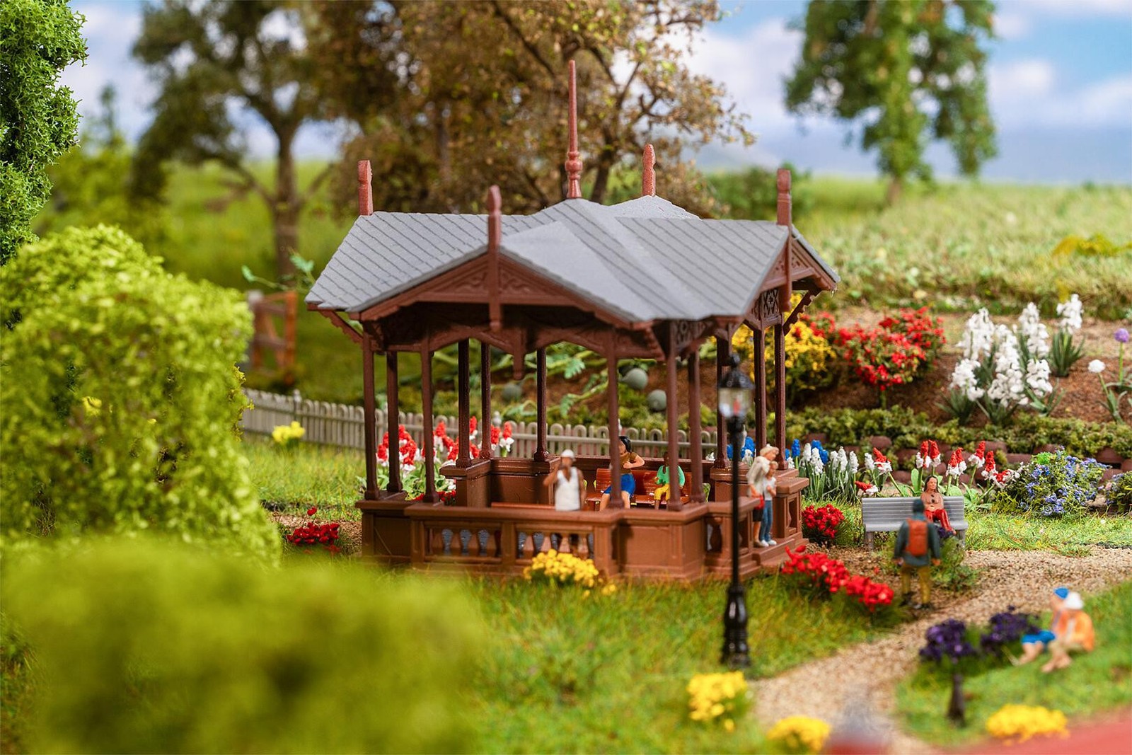 Kiosque à musique Faller 130653 pour créer un espace vert miniature HO