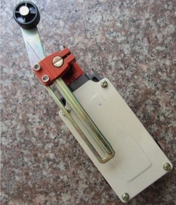 1PC NEW FOR Limit switch LXP1-404/1VA 10A 380V