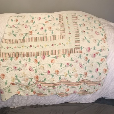 Donna Sharp Queen Size Roses Quilt 96x80  Reversible To Stripe