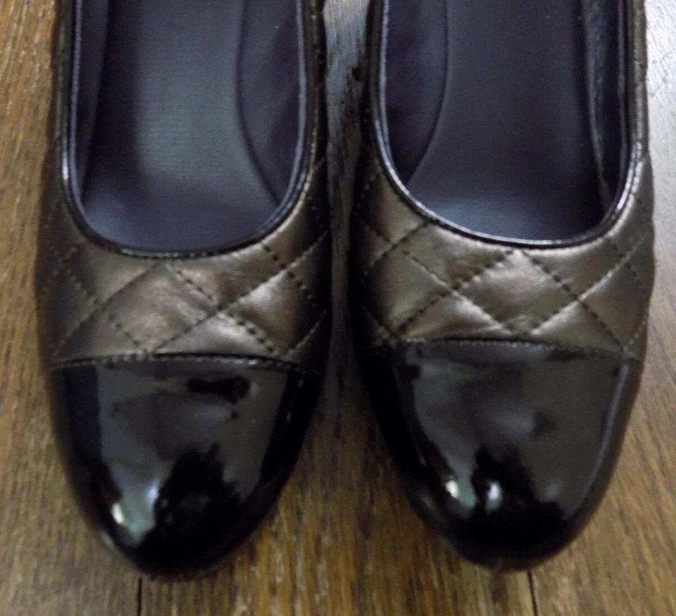 Vaneli Metálico Bronce Acolchado con Negro Charol Puntera Ballet 2" Tacones de Cuña 9 Foto 4 de 4