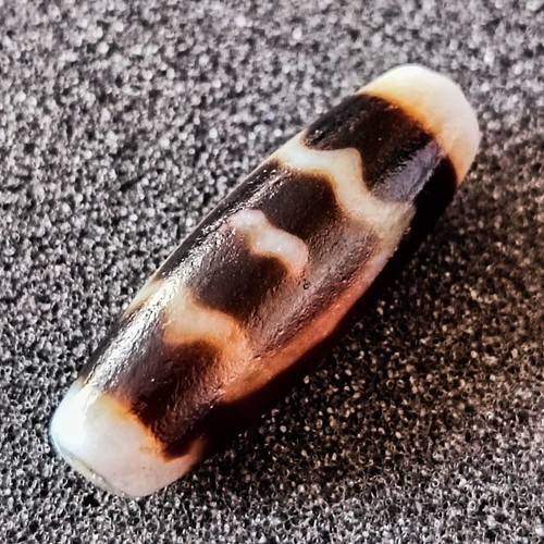 Old Tibetan Himalayan Agate Dzi Bead Sea Bird Garuda Motif Amulet