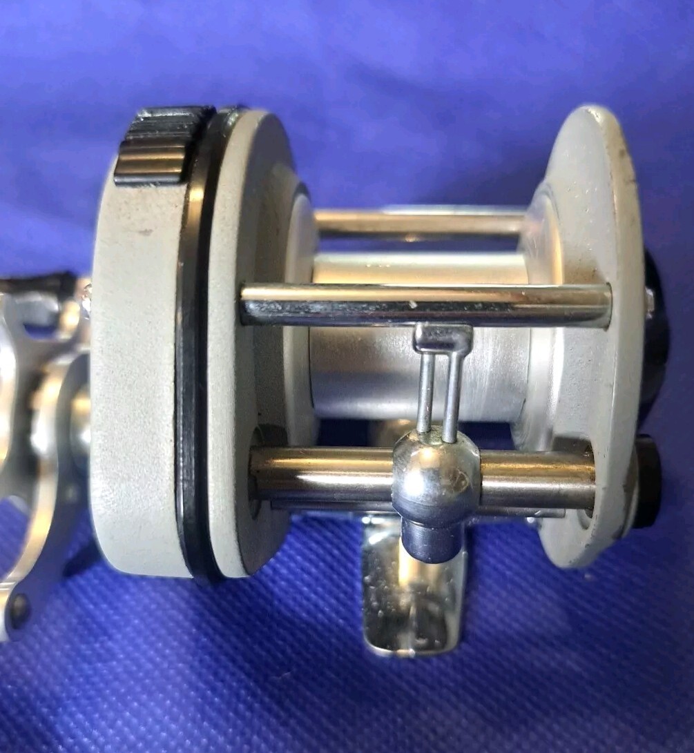 Vintage Pflueger Supreme 511 Baitcasting Fishing Reel | eBay