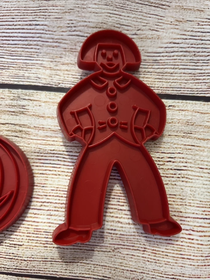 Lote De Colección 5 Cortadores De Plástico Rojo Conejito Cerdo Porky Jack-o-lantern Pastel De Cumpleaños Foto 4 de 4