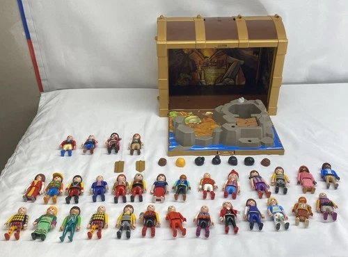 Playmobil-Pirate Chest-Carrying Case Playset-Vintage-& 31 figures 32Lot loose