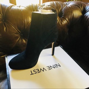 nine west quillin platform booties