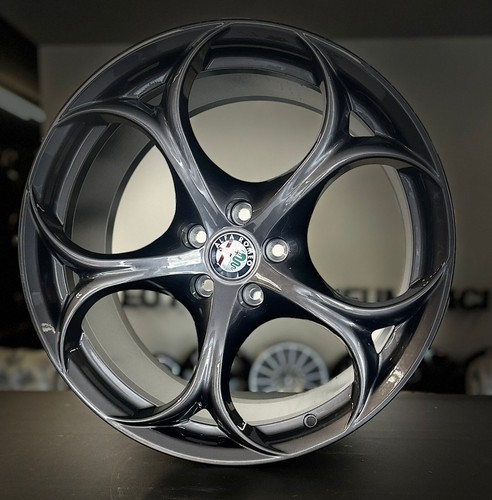 SET N4 CERCHI IN LEGA ORIGINALI ALFA ROMEO GIULIA QUADRIFOGLIO DA 19 156112959 - Foto 3 di 8