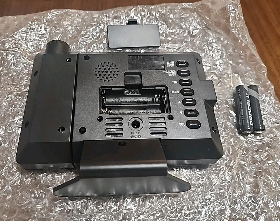 Sharp Projection Alarm Clock w/ Rapid Charge 2AMP USB Port SPC543 Day/Month/Date - Image 4 of 4