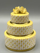 Herend Figurine  Wedding Cake Butterscotch / Yellow Fishnet