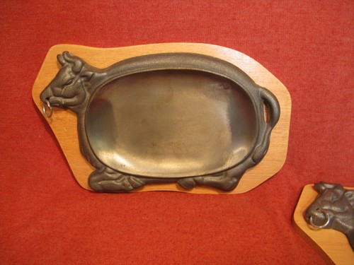 Set of 4 Bull Cast Iron sizzling plate w/ wooden tray 13 X 8 " - Picture 2 of 14