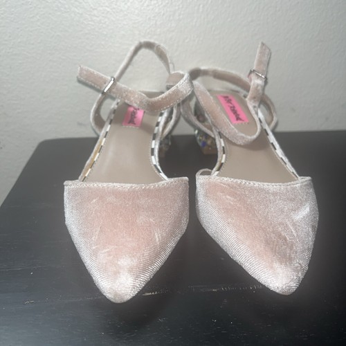 Betsey Johnson Women’s Lena Beige Fabric Bejeweled Low Heels Shoes 6 M - Picture 2 of 13