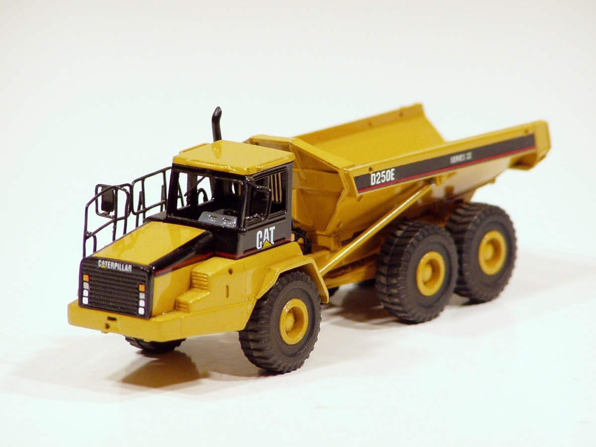 Caterpillar D250E II Dump Truck - 1/87 - Brass - CCM - MIB