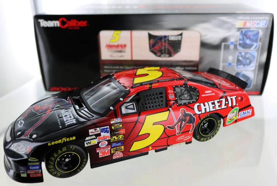 Terry Labonte #5 Cheeze-It/Kellog's /Spiderman 2004 Monte Carlo 1-24th diecast - Image 3 of 3
