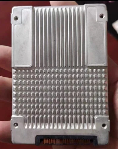 Intel SSD DC P4600 3.2TB 2.5" U.2 NVME PCIe SSDPE2KE032T7 Solid State Drive - Image 2 of 2