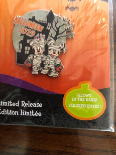Disney Mickey & Minnie Mouse Halloween Mummy 2019 pin Glow in the Dark - Limited - Picture 7 of 11