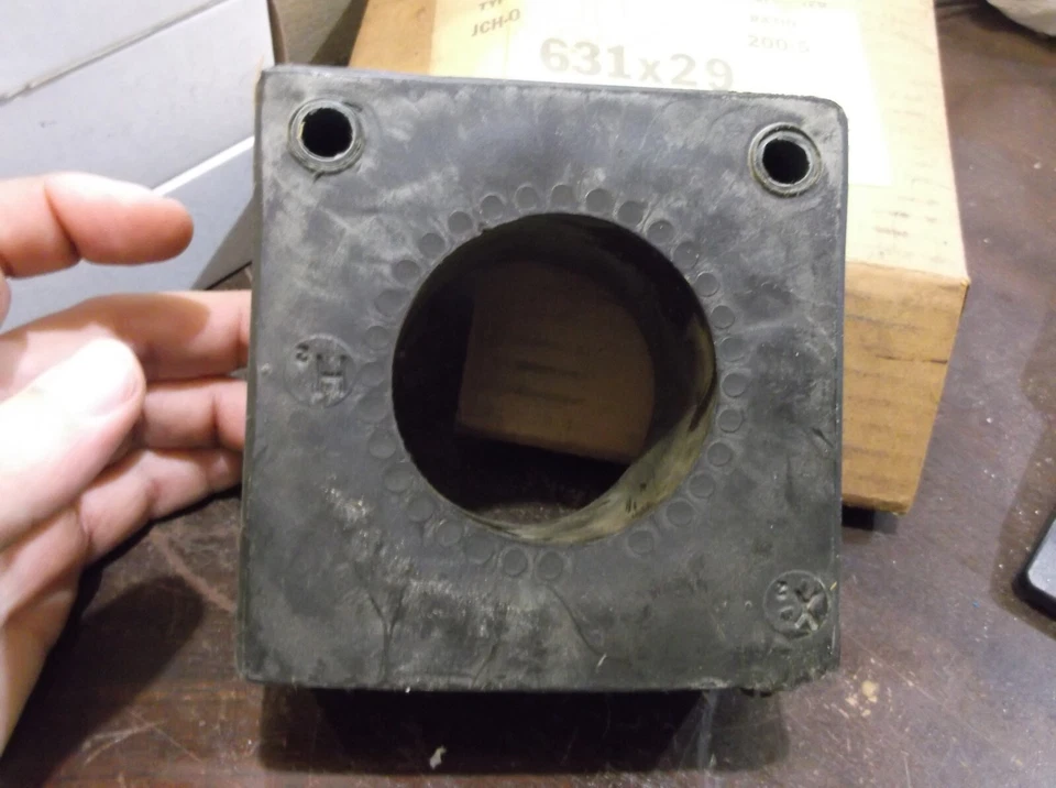 NUEVO EN CAJA TRANSFORMADOR DE CORRIENTE GE GENERAL ELECTRIC 615X4 JCH-O 200:5 0,6 KV (WL18-3) Foto 4 de 4