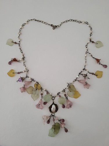 Beautiful Y2K Glass Bead Necklace on a 18" Chain