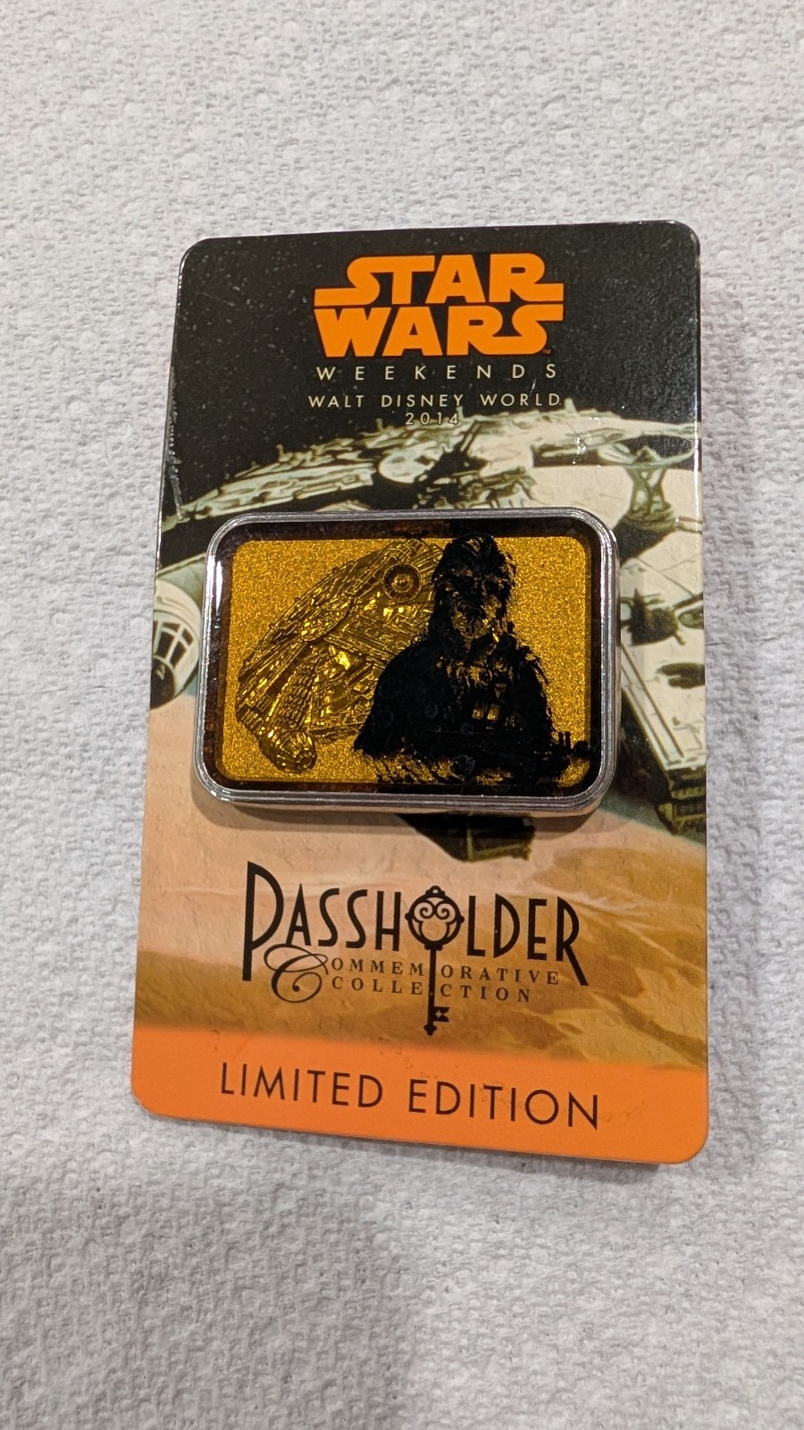 New Star Wars Weekends 2014 Passholder Exclusive Chewbacca Pin 