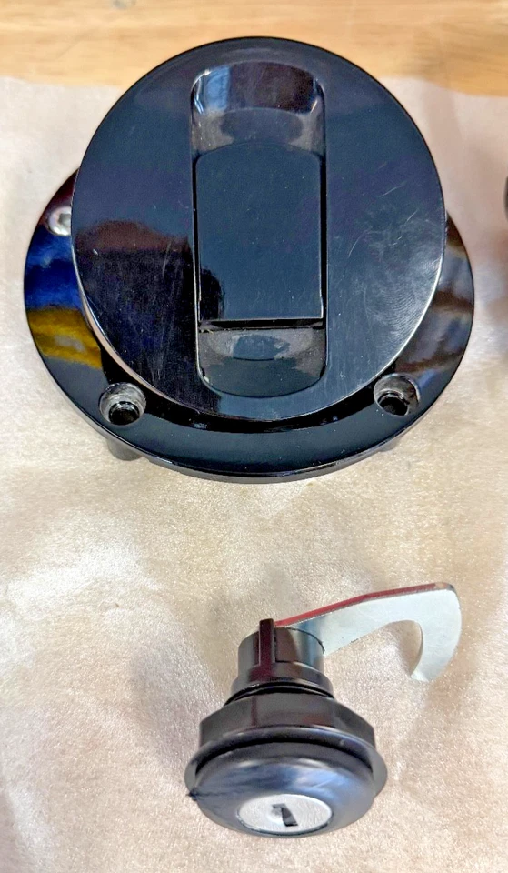 10-14 Victory Cross Country/ Tour, Ignition Switch, Fuel Cap, Trunk, Saddle Bags - Image 2 of 4