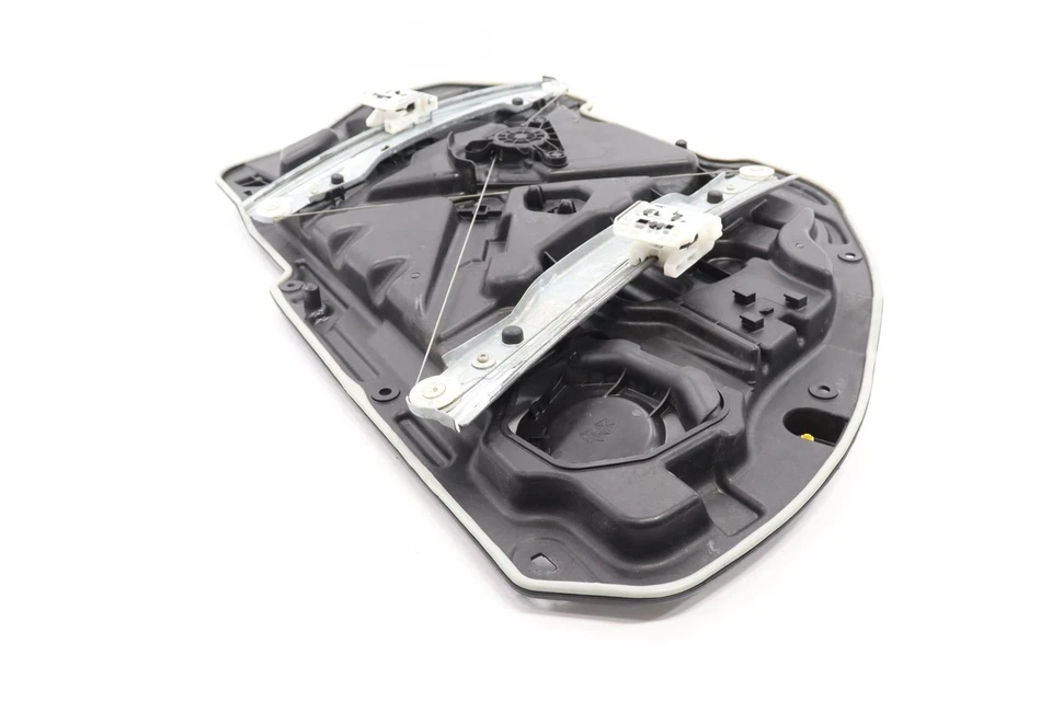 2011 - 2023 CHRYSLER 300 ПЕРЕДНЯЯ ПРАВАЯ ДВЕРЬ СТЕКЛО РЕГУЛЯТОР НЕСУЩАЯ ПЛАСТИНА OEM - Изображение 3 из 4