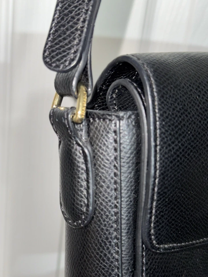 Bolso Bandolera Vera Bradley Raro Negro Dorado Mediano Cuero Doble Solapa USADO Foto 3 de 4