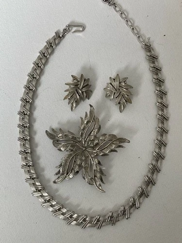 Vintage Trifari Jewelry Set Silver Tone Brooch Necklace Earrings