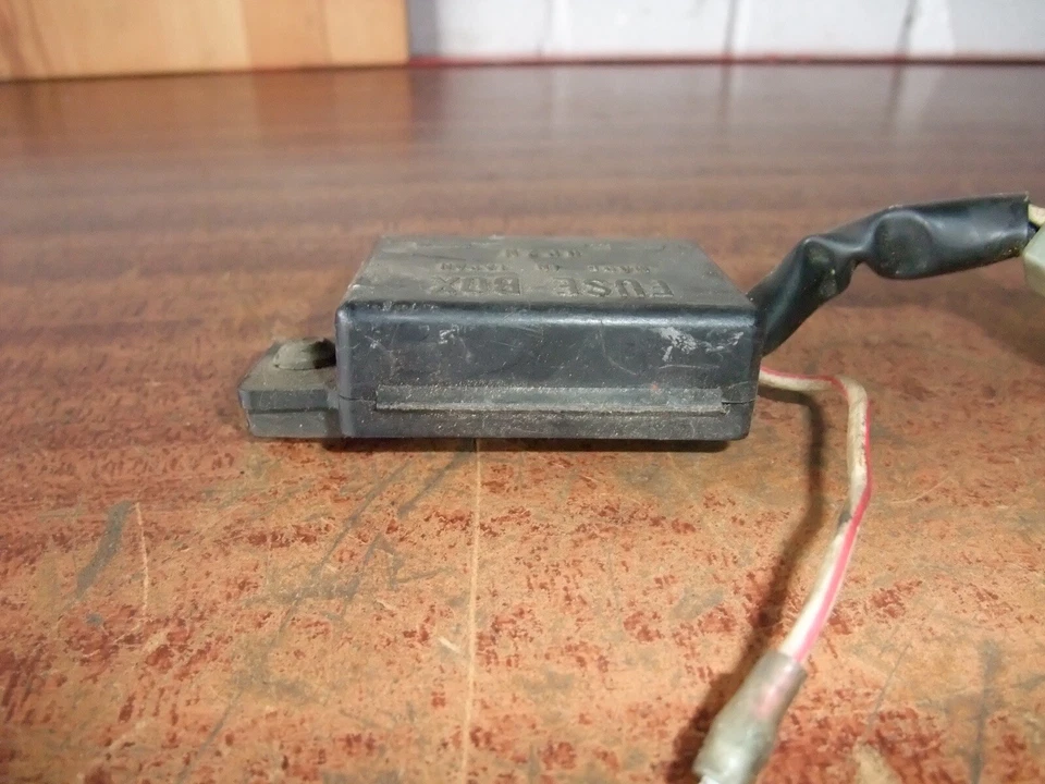 CAJA DE FUSIBLES KAWASAKI ER250 Z250 EX GPZ 305 83-90 OEM  Foto 4 de 4