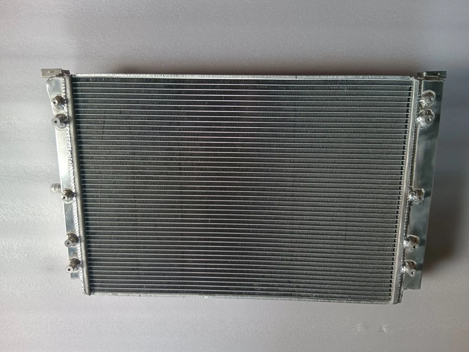 🔥Radiador de aluminio adecuado para Audi RS 4 B7 4,2 L V8 MT 2006 - 2007 - 2008 8E0121251AM Foto 2 de 4