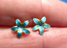 STERLING SILVER LIGHT BLUE ENAMEL FLOWER EARRINGS PIERCED STUDS .8 GRAMS VINTAGE