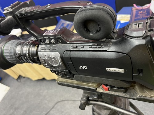 JVC GY- HM700U - Picture 7 of 7