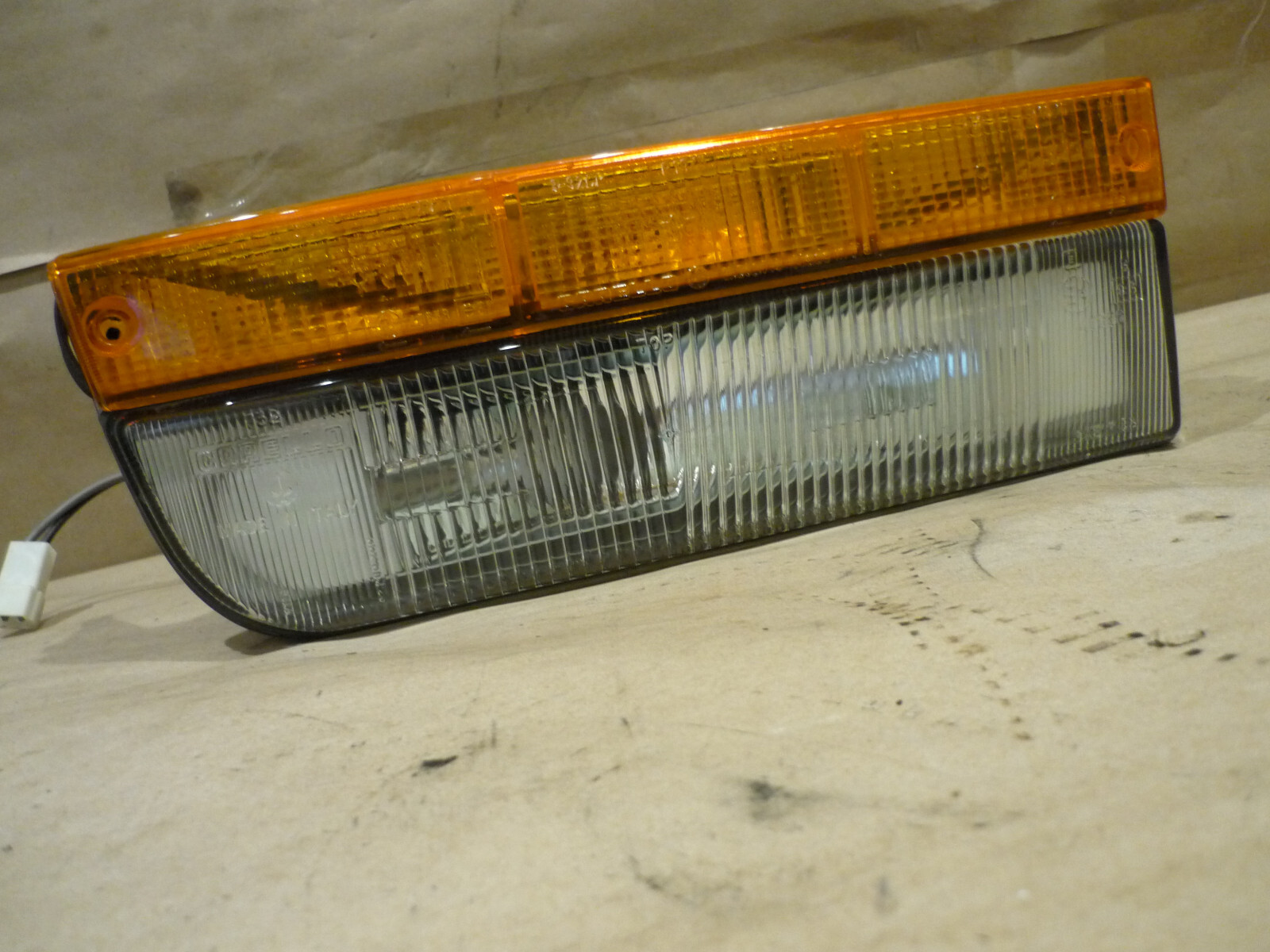 Ferrari Testarossa RH Front Fog & Indicator Light P/N 61652300