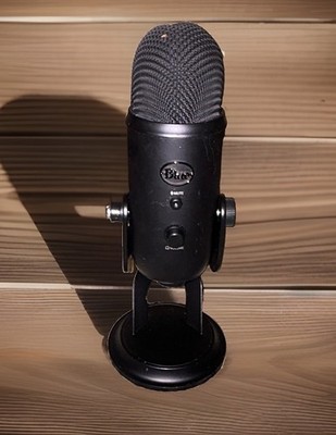 Blue Yeti USB Wired Multipattern Condenser Mic Stand Mute Gain Headphone Vol