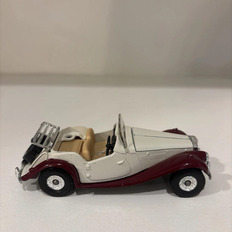 Vintage Corgi Retro MG-TF 1954 Small Car 1:8 Scale Model England - Image 2 of 4