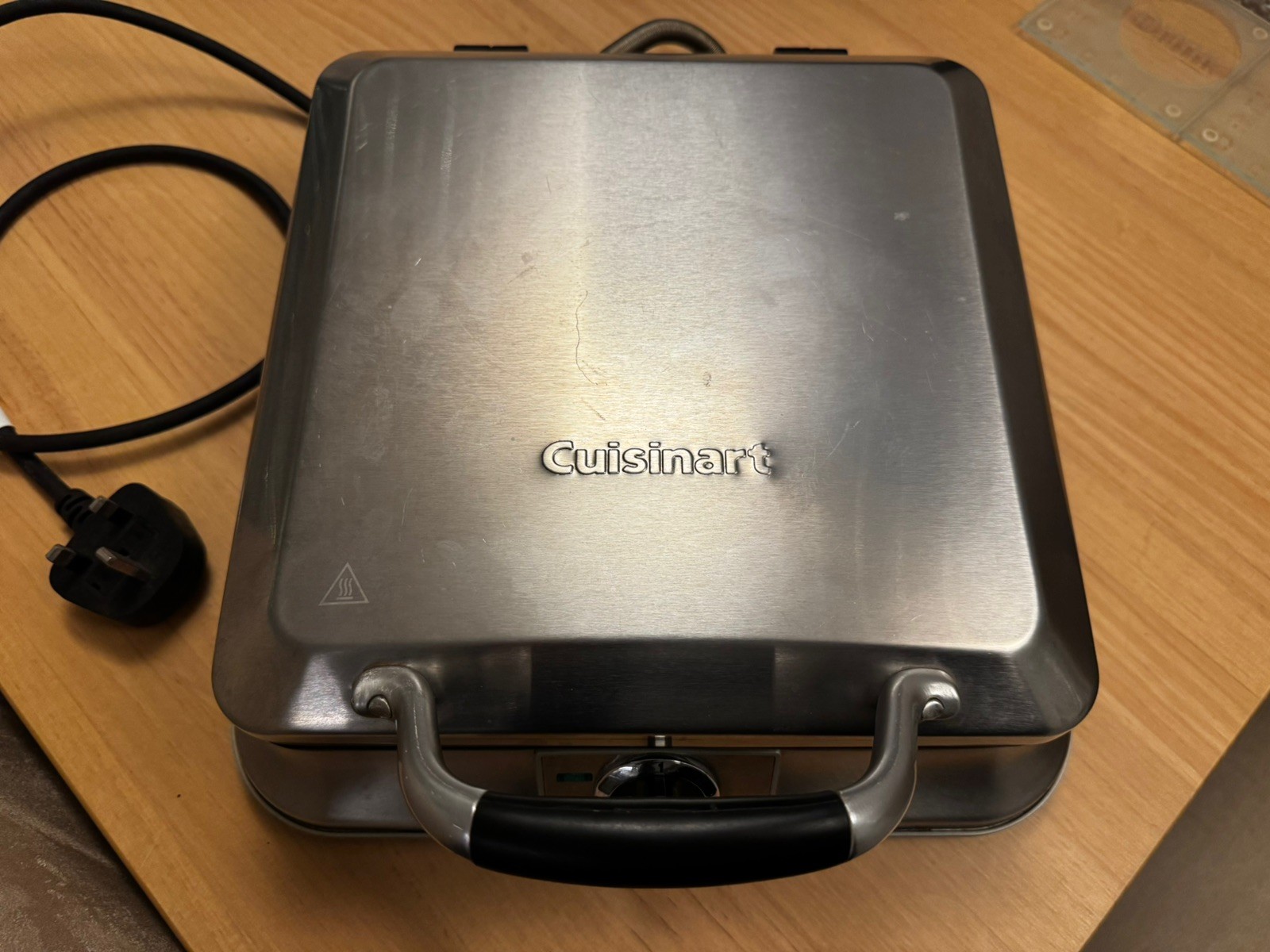 Cuisnart Waffle Maker WAF-4B EXCELLENT Condition. USED only a few times! Makes 4-image