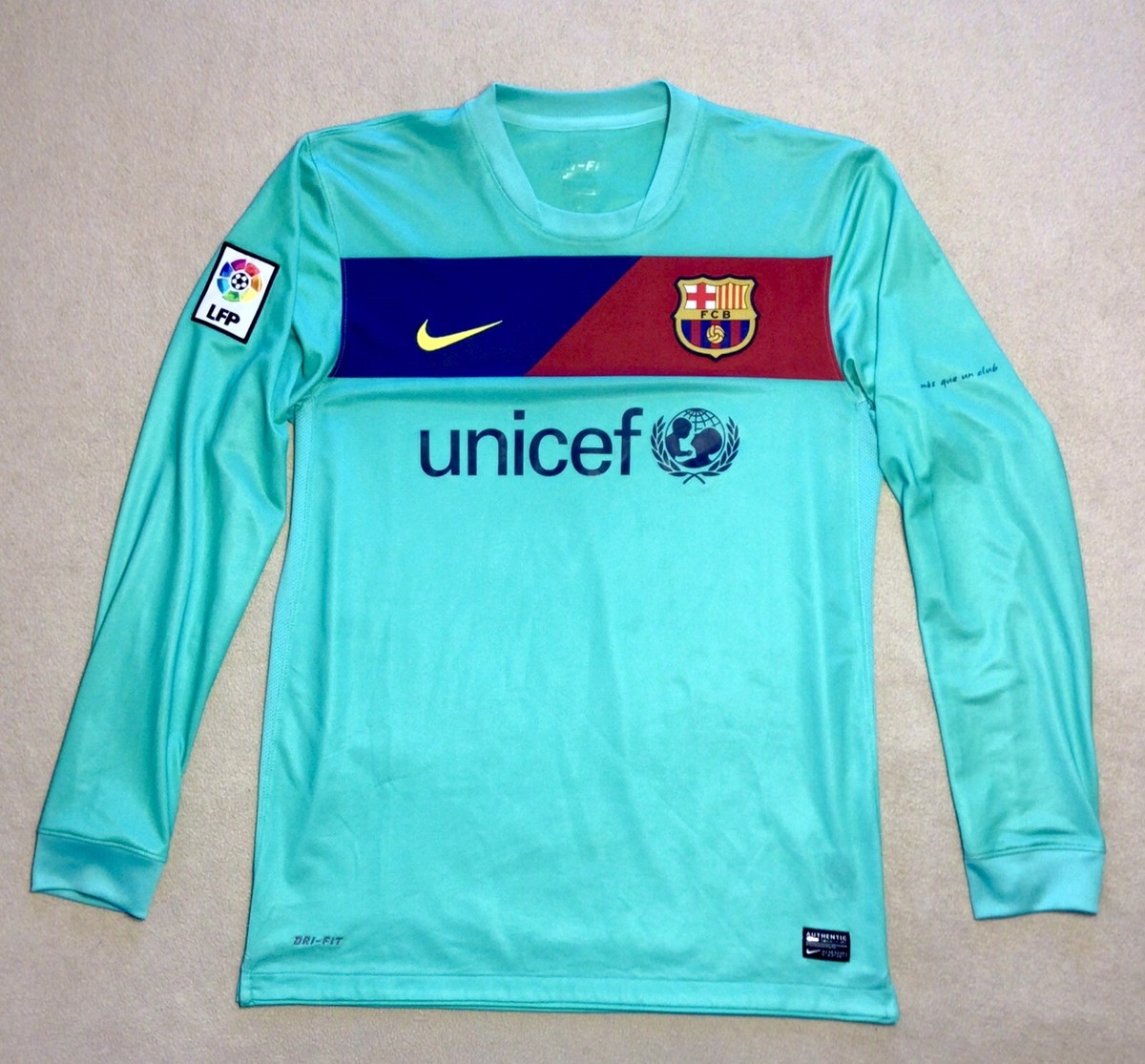FC Barcelona Nike シャツ 水色　140センチ程度 FC Barcelona Nike シャツ 水色 140センチ程度 - メルカリ