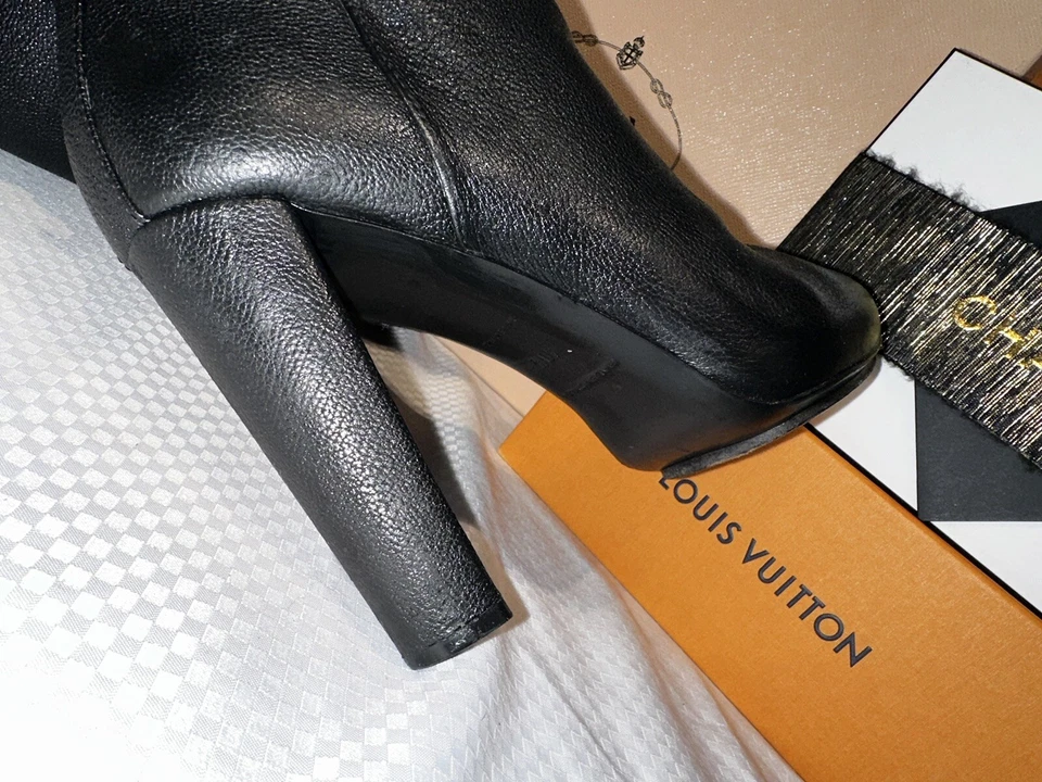 Balenciaga Black Pebbled Leather Knee High Boots. Size 10.5 - Image 3 of 4