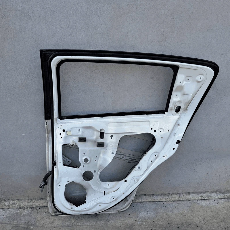 Postamt. Rechts CHEVROLET (DAEWOO) AVEO (T300) 1.3 diesel S&S(70Kw)Ber. - Bild 4 von 4