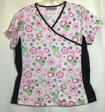 Green Town Women's Scrub Top Multi Color Hearts/Frogs V Neckline Front Pocket M